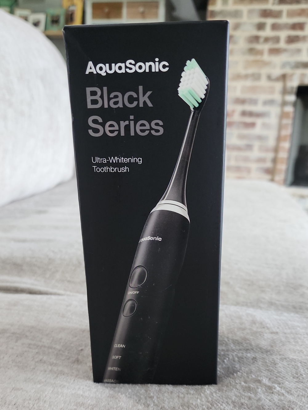 NWT Aqua Sonic Black Series Ultra Whitening Toothbrush